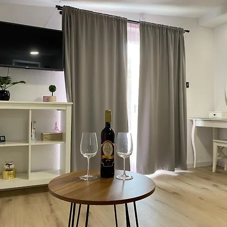 Studio Apartment Adrijana Zagreb Exterior photo